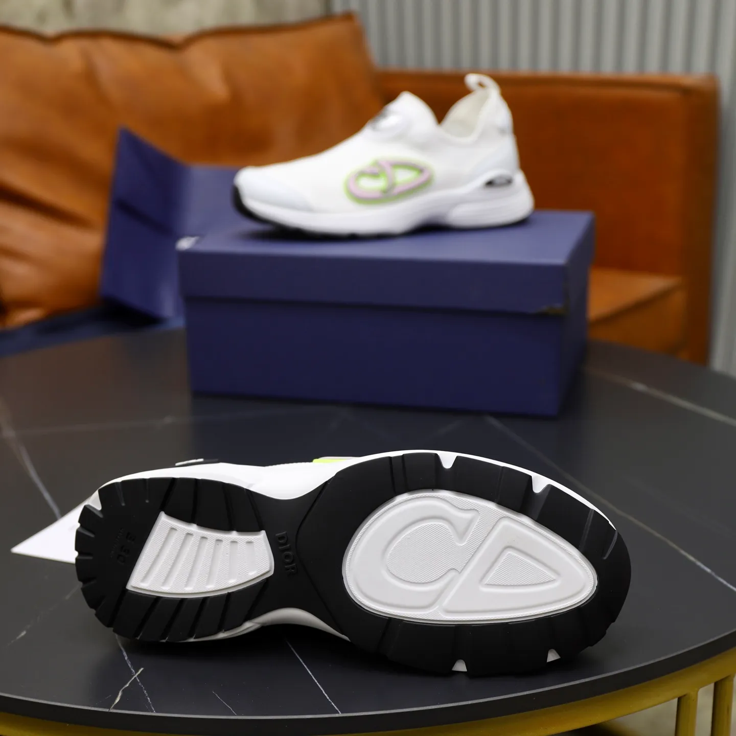 Ex-factory price: 520💰Dior B30’s latest hot model is shipped, the original version is made 1:1 ▪️ Fabric: Original customized fly woven ▪️ Lining: Imported breathable mesh ▪️ Sole: Original molded non-slip outsole ▪️ Size: 38-45 (45 is custom-made and cannot be returned)